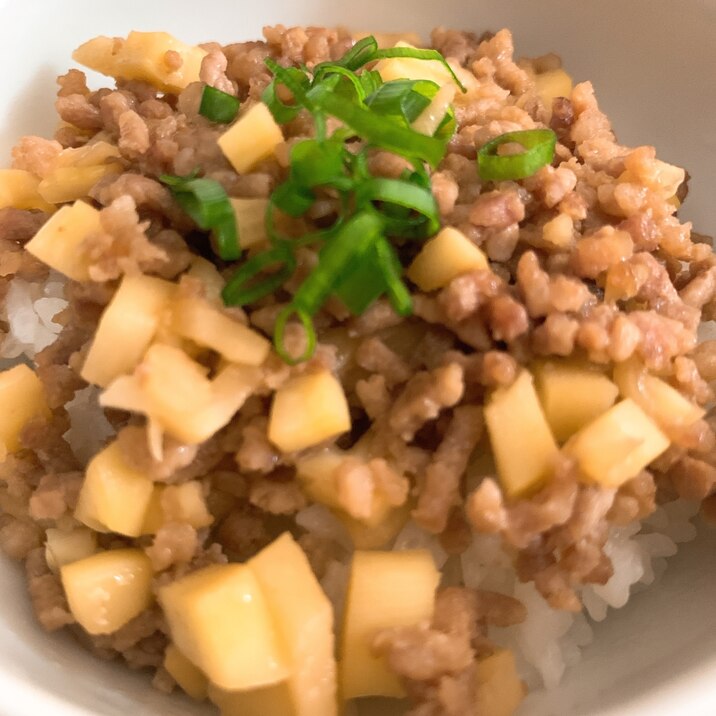 ハチクと豚ひき肉のそぼろ丼